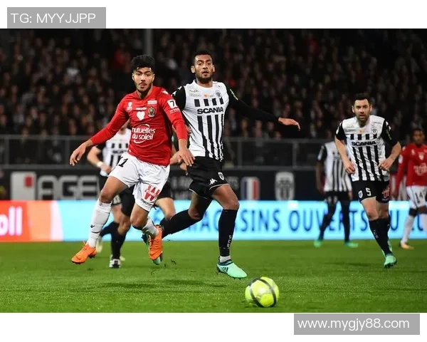 双子座足球球星代表人物解析及其在绿茵场上的独特魅力