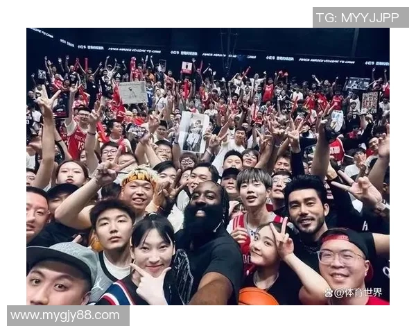 足球巨星观战篮球赛引发热议 他们的视角与球迷截然不同