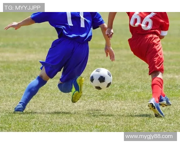 踢中场足球的球星有哪些他们如何影响现代足球比赛风格